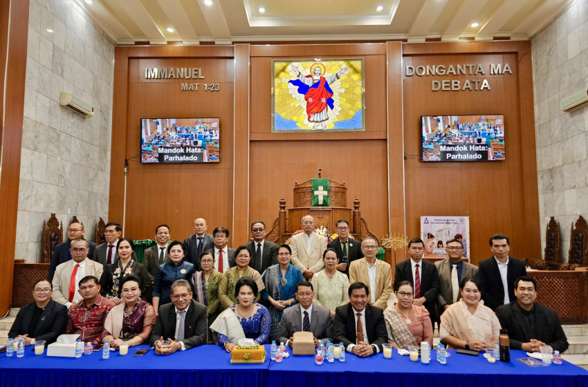 Temu Pisah Pendeta HKBP Resort Immanuel Kelapa Gading. Pdt. Simon Petra Sihombing Gantikan Pdt. Sabam Sirait