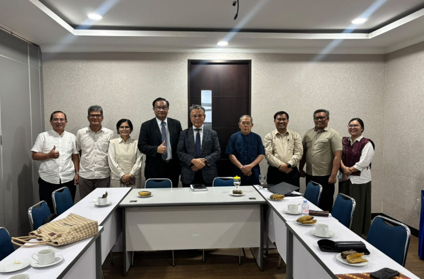 PRAESES HKBP DISTRIK VIII DKI JAKARTA SAMBUT AUDIENSI PANITIA JUBILEUM 50 TAHUN HKBP RESORT CENGKARENG